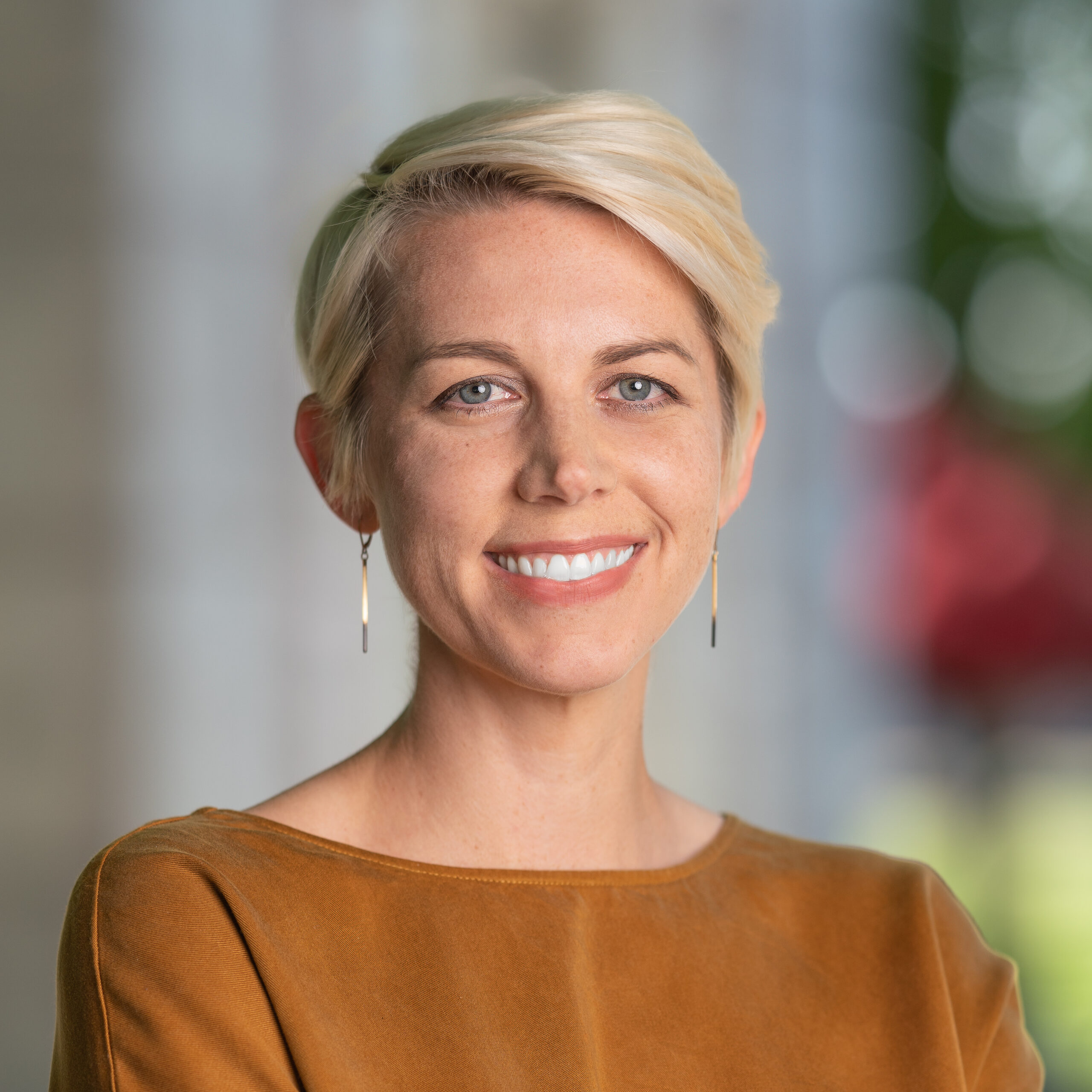 Annie Hoopes headshot